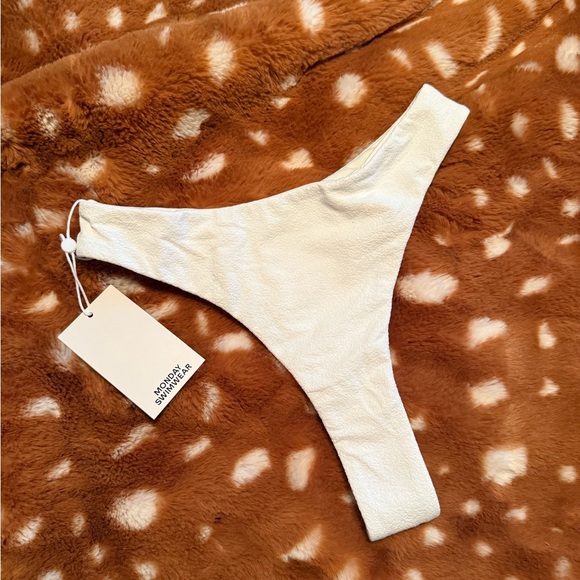 Capri Thong - Ivory Boucle - Picture 6 of 7